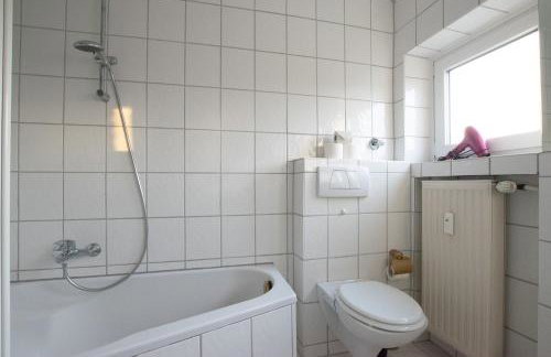 Tolstov Apartments - 1 , 3 and 4 Room Apartments - 20 min Messe DUS & Airport DUS - Foto 45