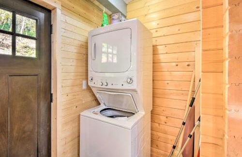 Pet-Friendly Otto Mountain Cabin with Fireplace! - Foto 12