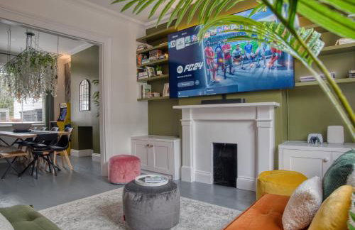 London Acton - hot tub, cinema, games & arcade - Foto 2