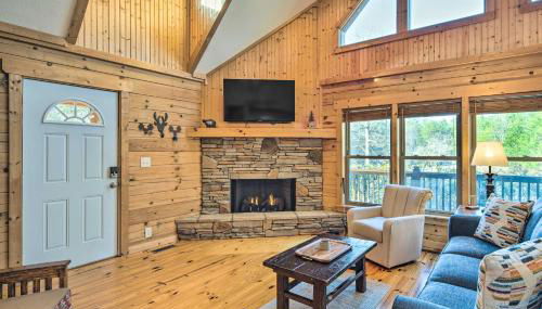 10 Mi to Lake Lure Mtn-View Cabin with Deck and Loft! - Foto 4