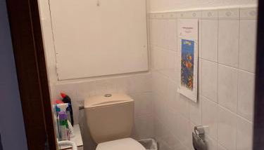 Studio Embrun à 10 mn à pied plan d eau de 2 à 4 personnes sans linge de lit ni serviettes situé 3 chemin de chadenas - Photo 4