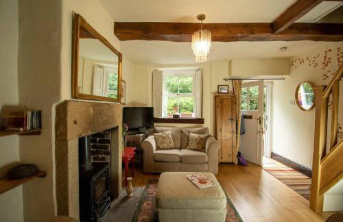 Characterful 2 bed cottage in excellent location - Photo 2