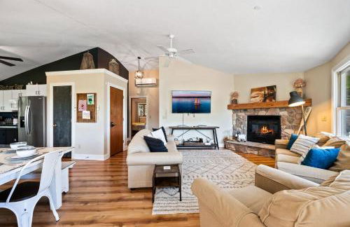 The Goat and Cherry - Dogs, Fire Pit & Hot Tub, Escape to Sister Bay! - Foto 7