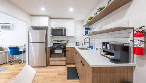 Modern 2BR 8 mins to Penn Station with WiFi and Laundry - Foto 5