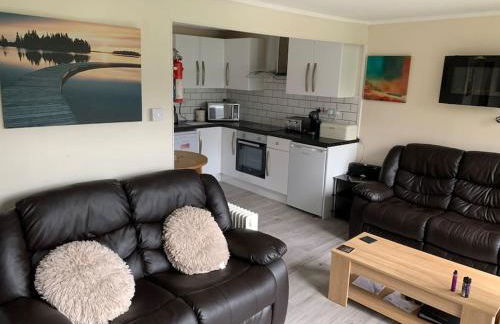 Stunning 3 Bed Riverside Cabin in Snowdonia - Photo 11