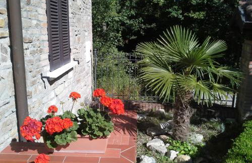 A fine 2 bedroom stone house in Emila - Photo 57