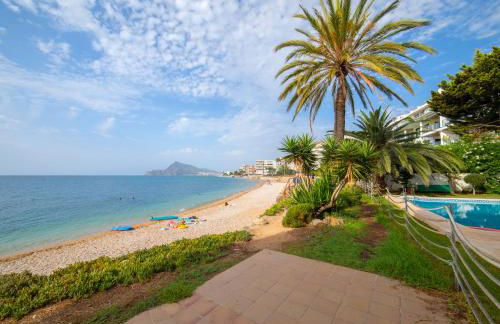 SOLETE - Apartamento con vistas, acceso directo al mar, piscina y parking by Redi - Photo 3