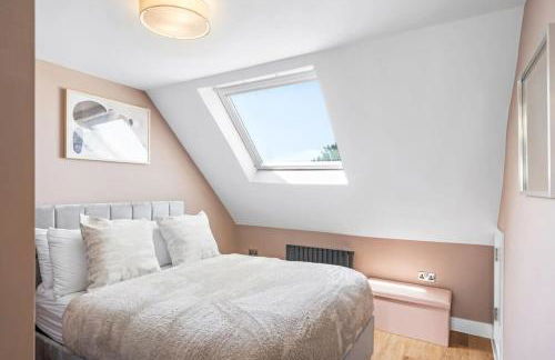 Stylish Apartment with Sea Views & Parking - Foto 15