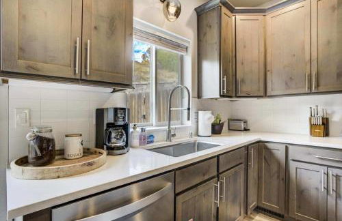 4BD Home w Rooftop Patio Fire Pit & Mountain Views - Foto 12