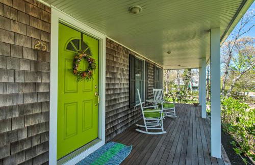 Traditional Marthas Vineyard Home with Porch and Yard - Foto 3