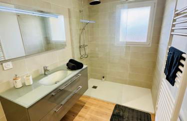 Le Cèdre Enchanté - Maison avec 2 chambres pour 6 personnes climatisée, avec terrasse et BBQ - Foto 13