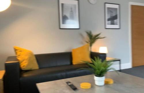 Fantastic Large 2 X Bedroom Flat, Free Parking - Photo 22