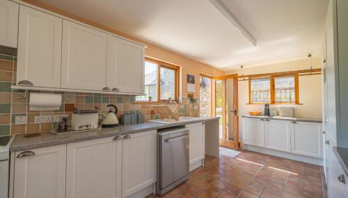 Leighton Banks - Photo 3