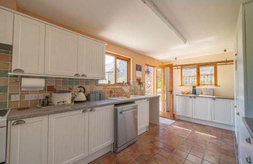 Leighton Banks - Photo 3