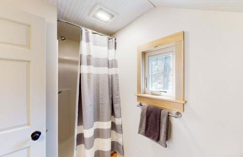 1 Mi to Crystal Lake! Couples Retreat with Deck - Photo 19