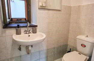 Calm Wood & Stone Home with View, Chios - Foto 3