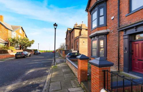 Bright and Airy 2BR Home Near Shops and Dining - Photo 37