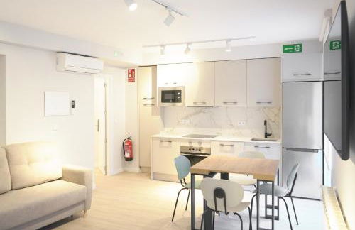 APARTAMENTOS LA FLORA BURGOS todos con aire acondicionado y ascensor - Foto 2