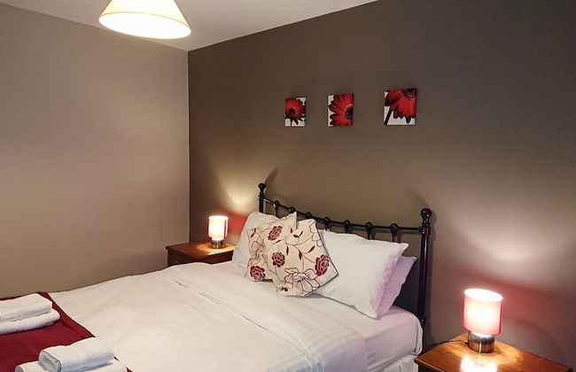 Victoria Cloisters Apartments - Photo 1