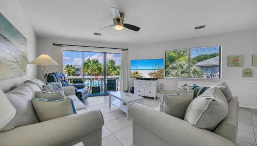 Crystal Village II Unit 10B- close to beach and pool! - Foto 2
