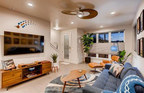 Elegant Townhome Near Old Town, Breweries and River! - Foto 2