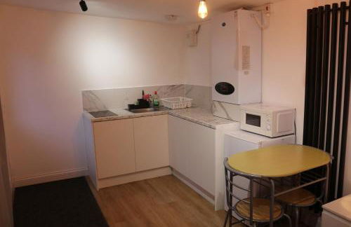 Self Contained, Double Bed Studio, private kitchen, private Bath, Walking distance to Harry Potter - Foto 42