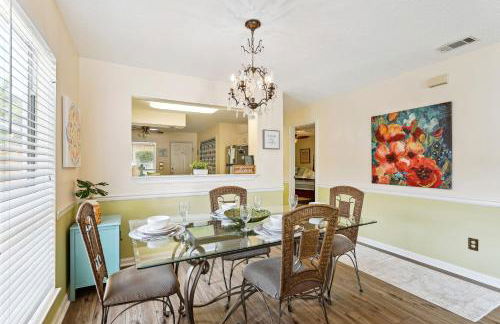 Breezy PCB Vacation Rental with Lanai, Walk to Ocean - Photo 11