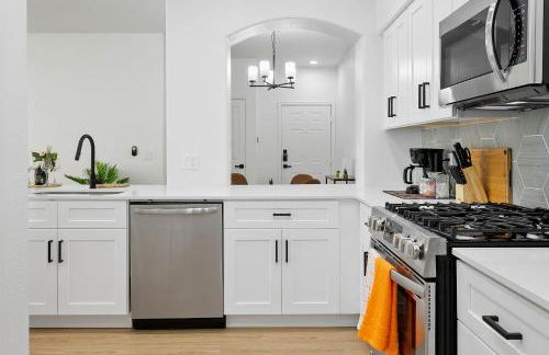 CozySuites Glendale by the stadium with pool 10 - Foto 19