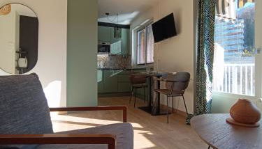 Meublé 3 étoiles - PISCINE- BALCON - TENNIS - Foto 5