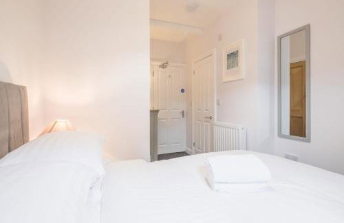 Modern 4-Bedroom Detached Home in Central Cambridge with Parking - Foto 20