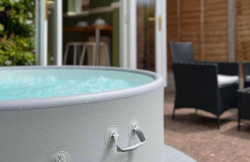 Sleeps 8-10 Cotswold Home with Hot Tub & Parking - Foto 25