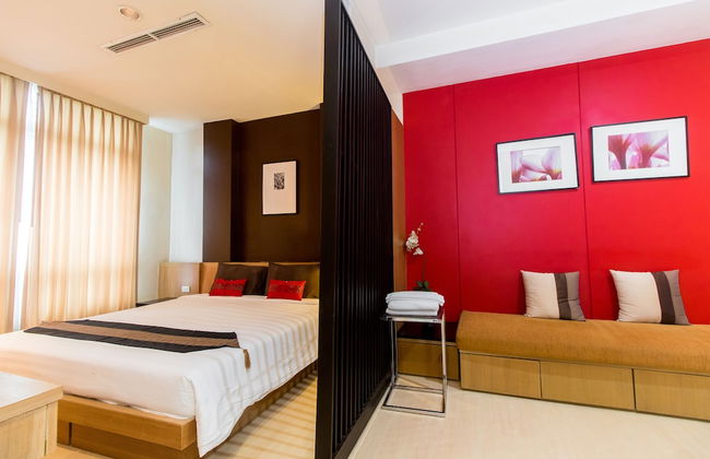 Silom convent garden - Photo 24