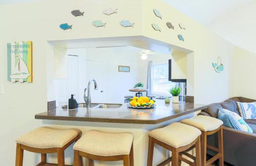 Salty Tide Getaway - Nightlife, Pool, Play, Beach - Foto 12