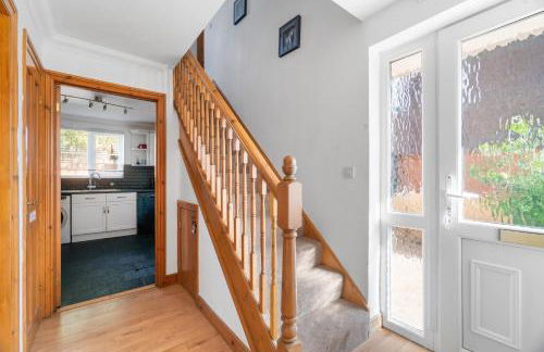 Detached House in Ashford with Free Parking and Hot Tub - Sleeps 10 - Foto 25