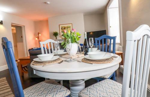 Carew House Cottage - Photo 6