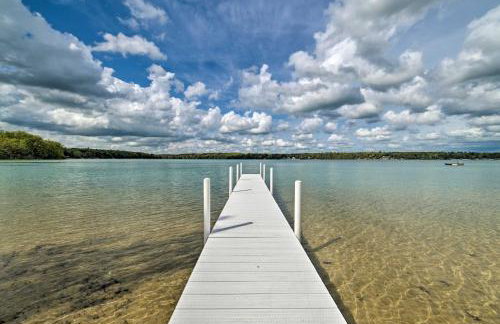 Northern Nights Beachfront Cottage in Kalkaska - Foto 33