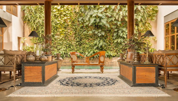 Coin salon dans le hall