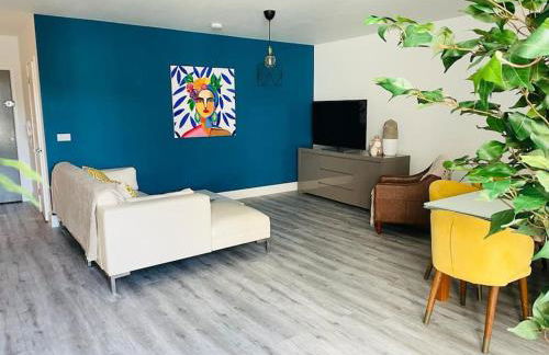 Stunning huge openplan 2Bed flat - Photo 2