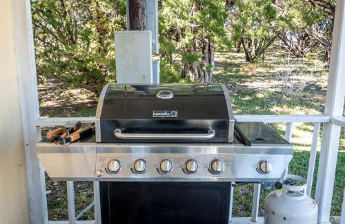 Joyful Cottage Rental for Couples with Poolside Cabana near San Antonio, TX - Foto 24