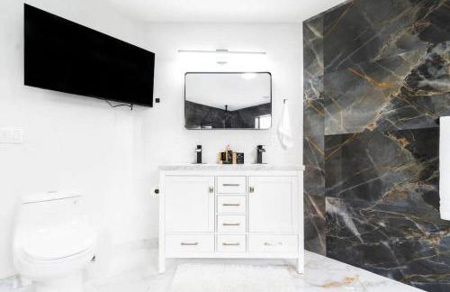 Modern Lakefront Home - Foto 56