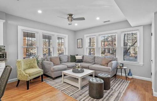 3BR/2.5 BA Townhouse |Downtown Salem w/Parking - Foto 21