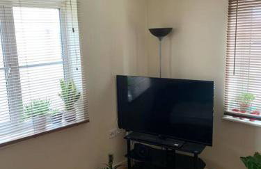 Near Lakeside Shopping Centre - Photo 6