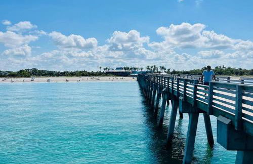 Beautiful Spacious Home! Close to Beaches - HEATED Private Pool - Foto 38