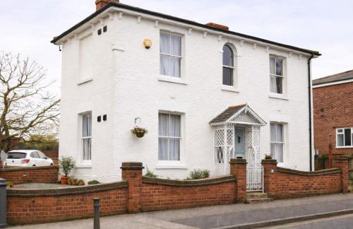 landvue stays, The Colchester town White House 4 bed 2 bath! - Foto 1