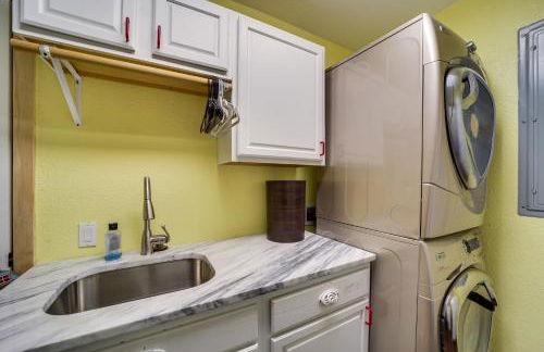 Lakefront Afton Home with Hot Tub and Game Room! - Foto 34