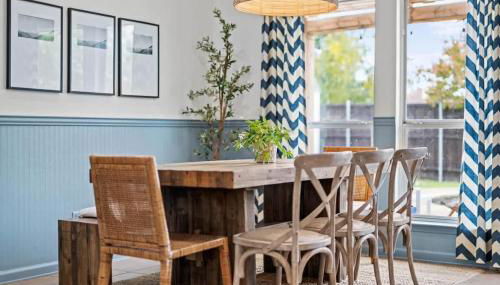 Sunny 4BR with Backyard Oasis - 15 Min to Lakes - Foto 4