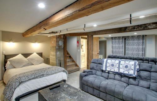 Modern Farmhouse with Movie Room - 6 Mi to Lake! - Foto 21