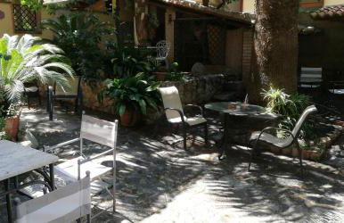 Villino with Garden - Photo 15