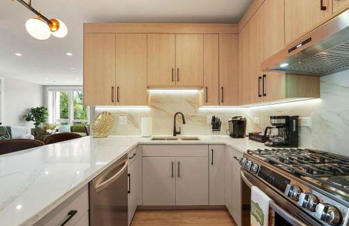 Modern 2BR2BA Condo Free Parking and Balcony - Foto 13