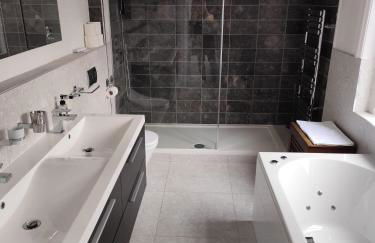 Exceptional Luxury w Leisure Facilities - Foto 23